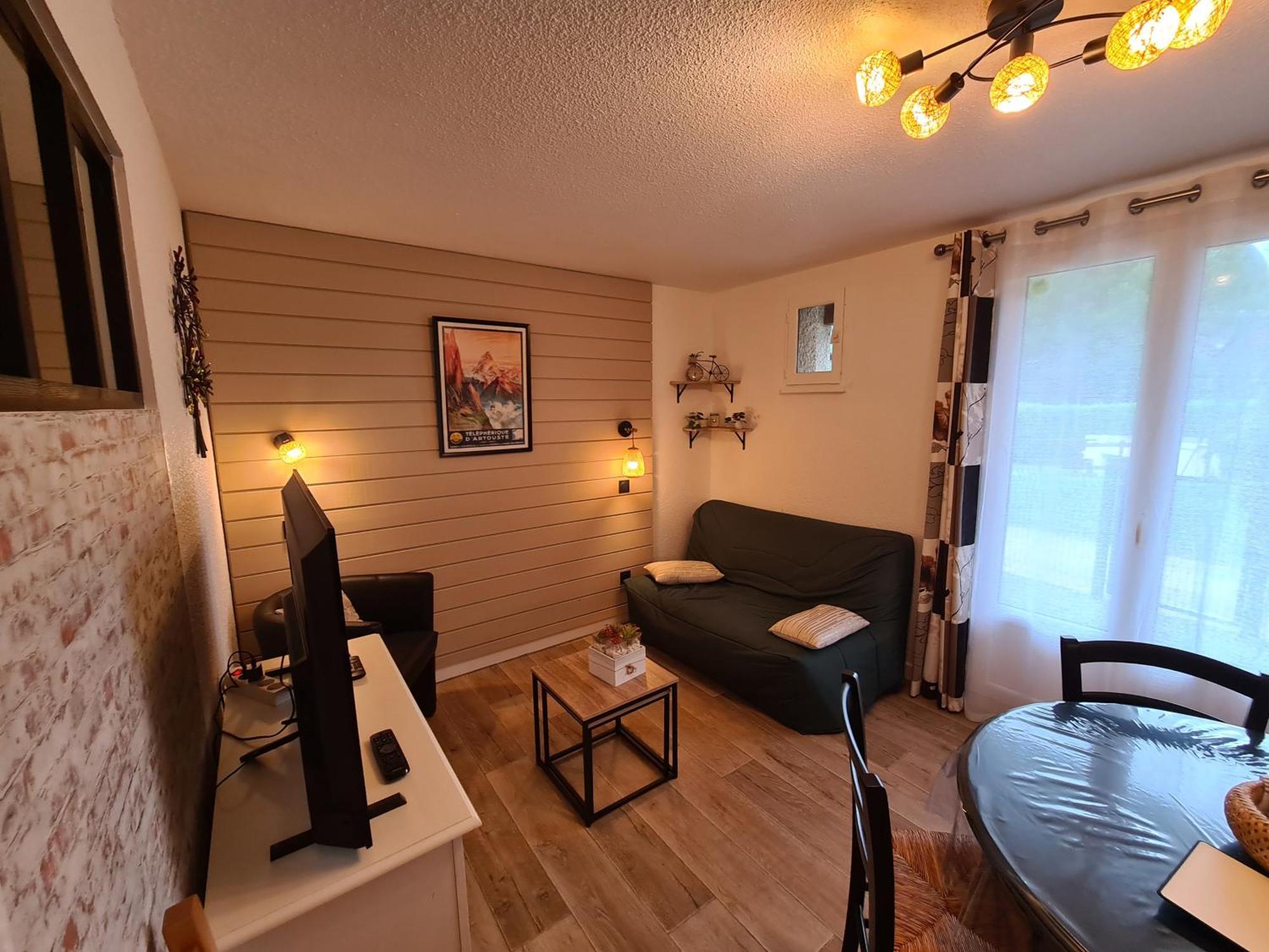 Escapade Montagne En Famille, Appartement Cosy Avec Piscine Couverte Bielle 외부 사진